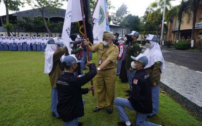 Gelar Serah Terima Jabatan, Anggota Organisasi SMA Negeri 1 Jatilawang Periode 2022/2023