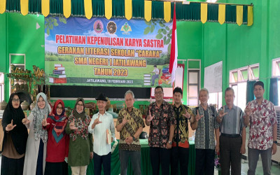 Pelatihan Kepenulisan Karya Sastra Bersama Sang Penulis Ronggeng Dukuh Paruk Bapak Ahmad Tohari