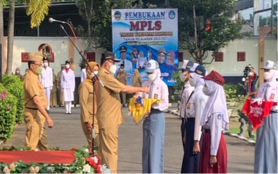 PEMBUKAAN MPLS OLEH BUPATI BANYUMAS Ir.ACMAD HUSEIN DI SMA NEGERI 1 JATILAWANG